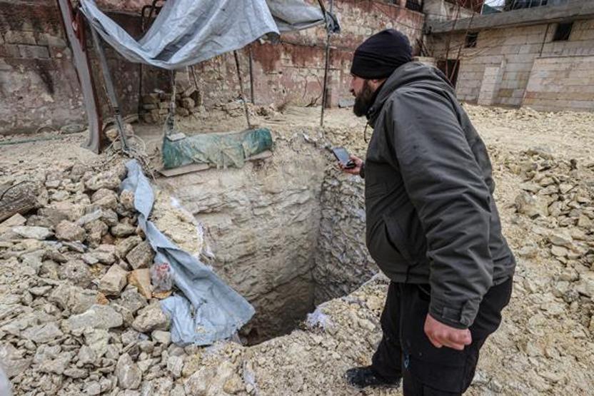 Vinçli mekanizma ile iniliyor İşte Halepteki yer altı tünelleri