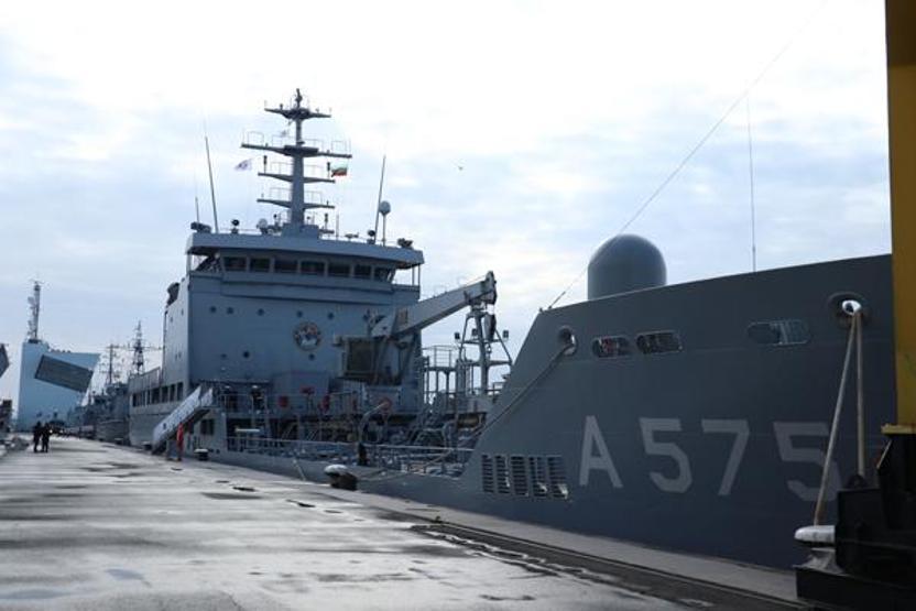 Türk savaş gemileri Burgaz Limanını ziyaret etti