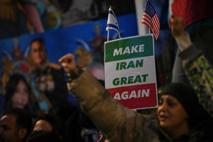 Tahran ona İsrail diyor İrandaki protestoların başaktörü: Pehlevi Truva atı mı