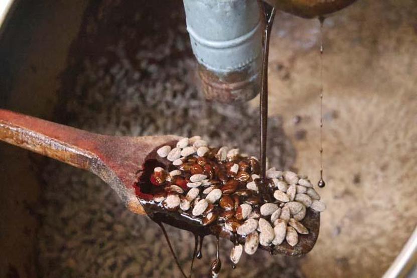 Elazığlı Ustalardan Bir İlk Gelenekten Yeniliğe: Türk Kahveli Badem Şekeri