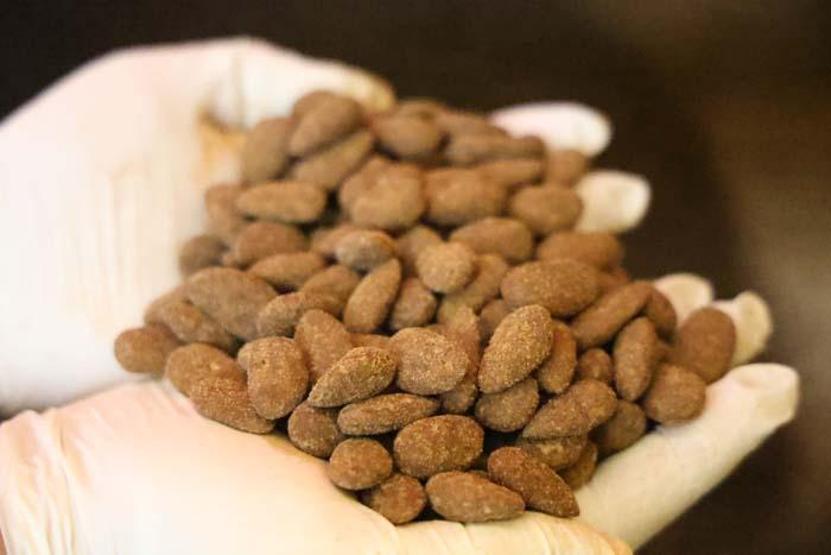 Elazığlı Ustalardan Bir İlk Gelenekten Yeniliğe: Türk Kahveli Badem Şekeri