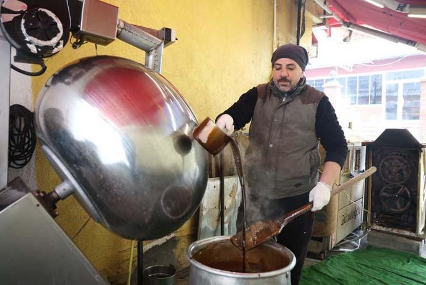 Elazığlı Ustalardan Bir İlk Gelenekten Yeniliğe: Türk Kahveli Badem Şekeri