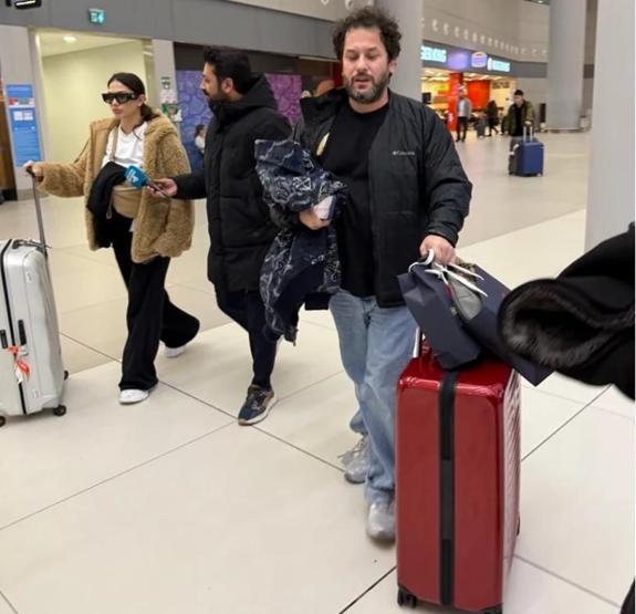 Demet Özdemir Budapeşte dönüşü havalimanında görüntülendi