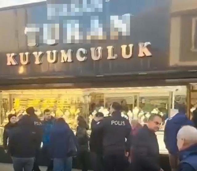 Kuyumcu baba-oğlun tuzağına düştüler Altınlarla birlikte kayıplara karıştılar