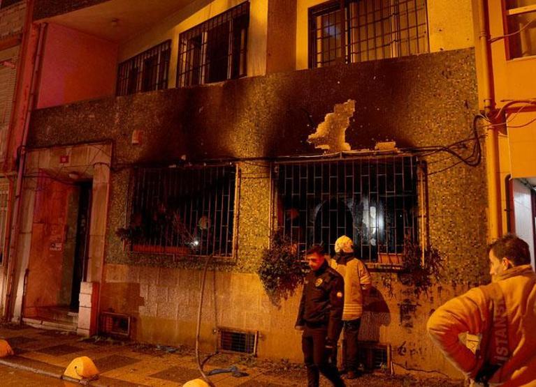 Kadıköyde can pazarı Apartmanda yangın: Çok sayıda yaralı var