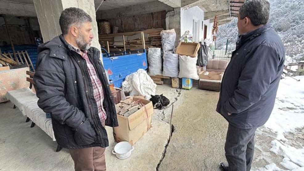 Bir köy endişede 16 evde çatlak oluştu...