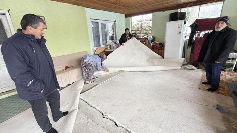 Bir köy endişede 16 evde çatlak oluştu...