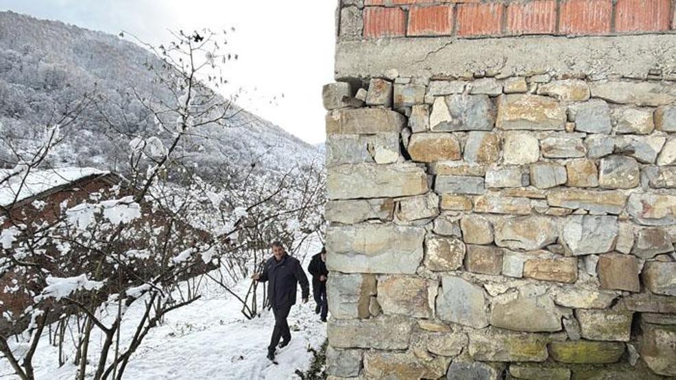 Bir köy endişede 16 evde çatlak oluştu...