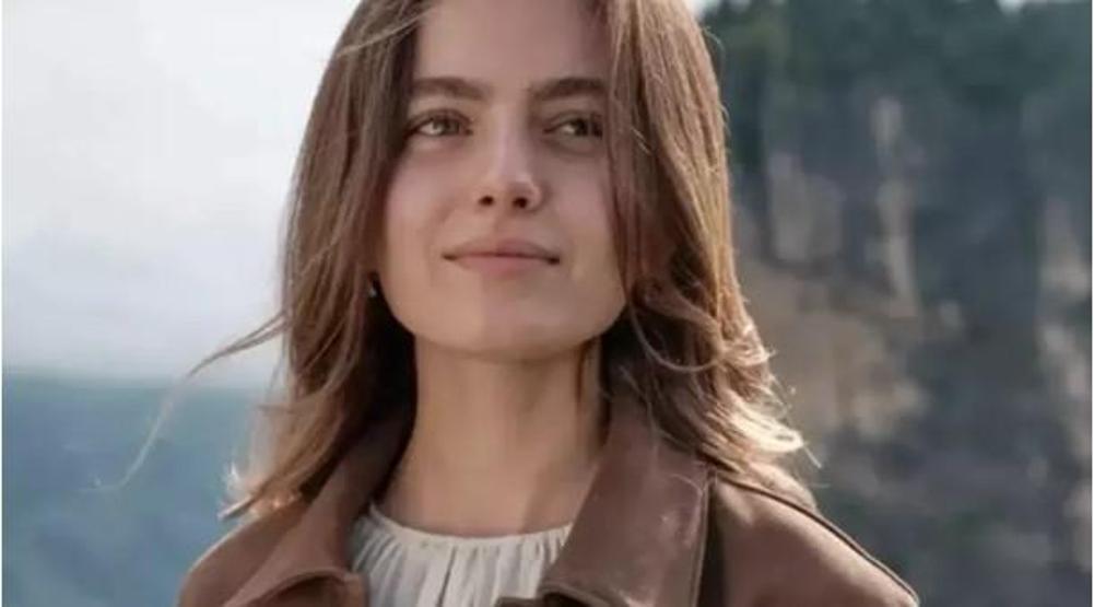 Taşacak Bu Deniz’in Eleni’si Ava Yaman’ın Çocukluk Kareleri Olay Oldu Paylaşımlarına Yorum Yağdı