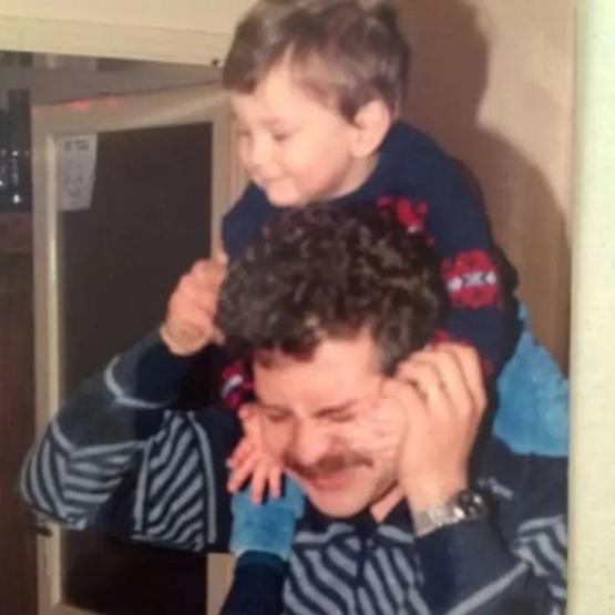 Eşref Rüyanın yıldızı Çağatay Ulusoyun babasına bakın Gören şaştı kaldı ‘KARİZMA GENETİK’