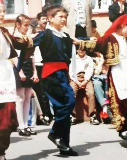 Eşref Rüyanın yıldızı Çağatay Ulusoyun babasına bakın Gören şaştı kaldı ‘KARİZMA GENETİK’