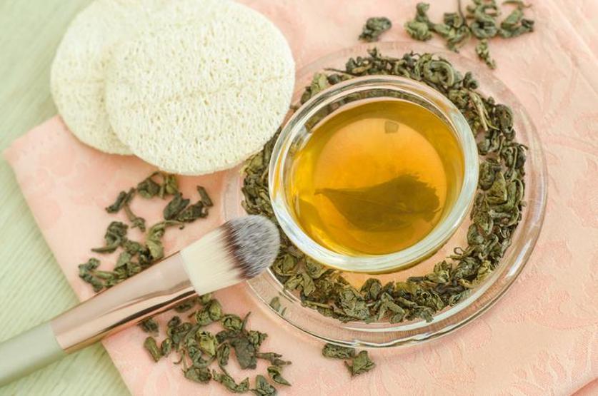 SİVİLCELERİN KÖKÜNÜ KURUTAN YÖNTEM Doğal antiseptik ve nemlendirici Ciltte 15–20 dakika bekletmek yetiyor