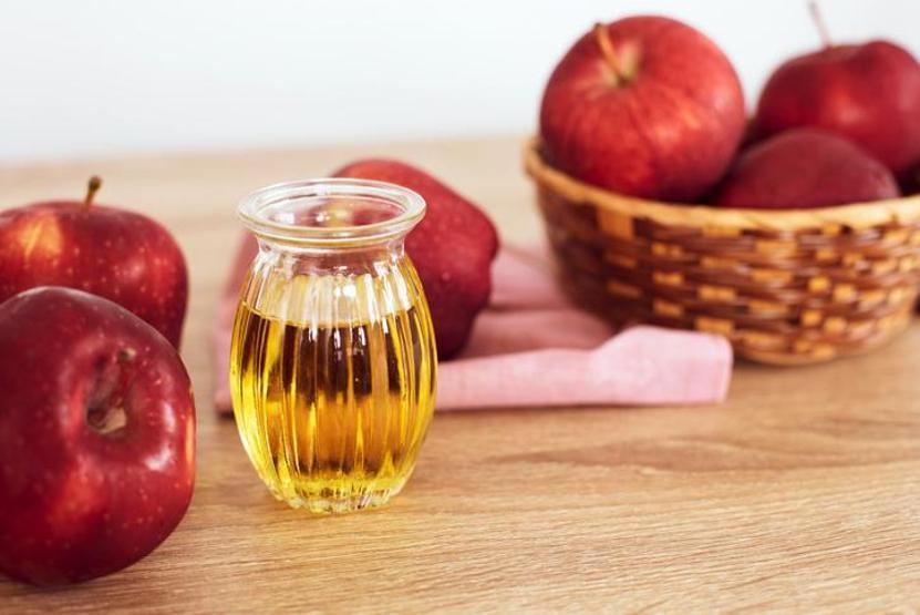 SİVİLCELERİN KÖKÜNÜ KURUTAN YÖNTEM Doğal antiseptik ve nemlendirici Ciltte 15–20 dakika bekletmek yetiyor