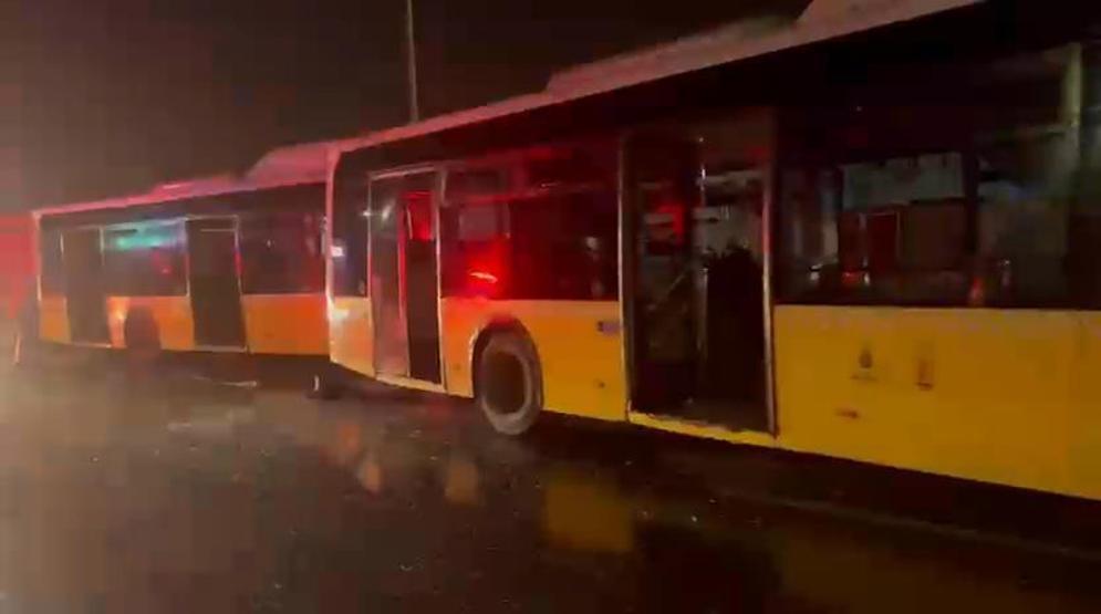 İstanbulda korkutan kaza: 3 İETT otobüsü seyir halindeyken çarpıştı