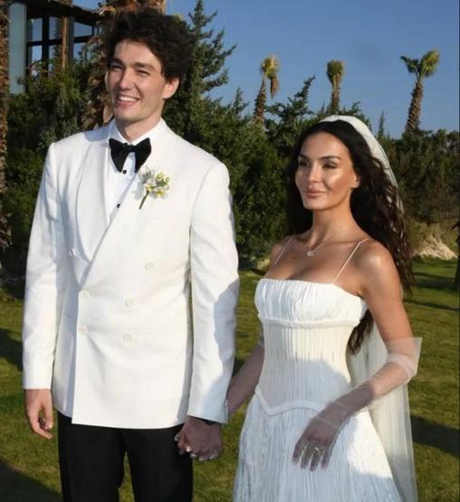 Ebru Şahin’in Alyansı Evde Kaldı Cedi Osman’ın Yüzük Takıp Takmadığı Soruldu