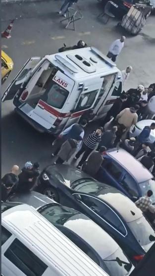 İstanbulda kanlı infaz Otomatik silahla sokak ortasında mermi yağdırdılar: 1 kişi hayatını kaybetti