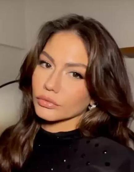 Eşref Rüyanın Nisanı Demet Özdemir tarzıyla görenleri büyüledi SADE AMA ETKİLEYİCİ