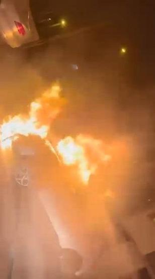 Park halindeki otomobil ve cip alev alev yandı