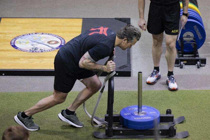 Pentagon öncesi spor, sonrası doktor... Japon bakan antrenman sonrası muayeneden geçti