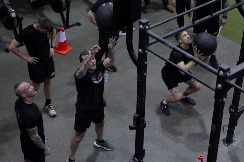 Pentagon öncesi spor, sonrası doktor... Japon bakan antrenman sonrası muayeneden geçti