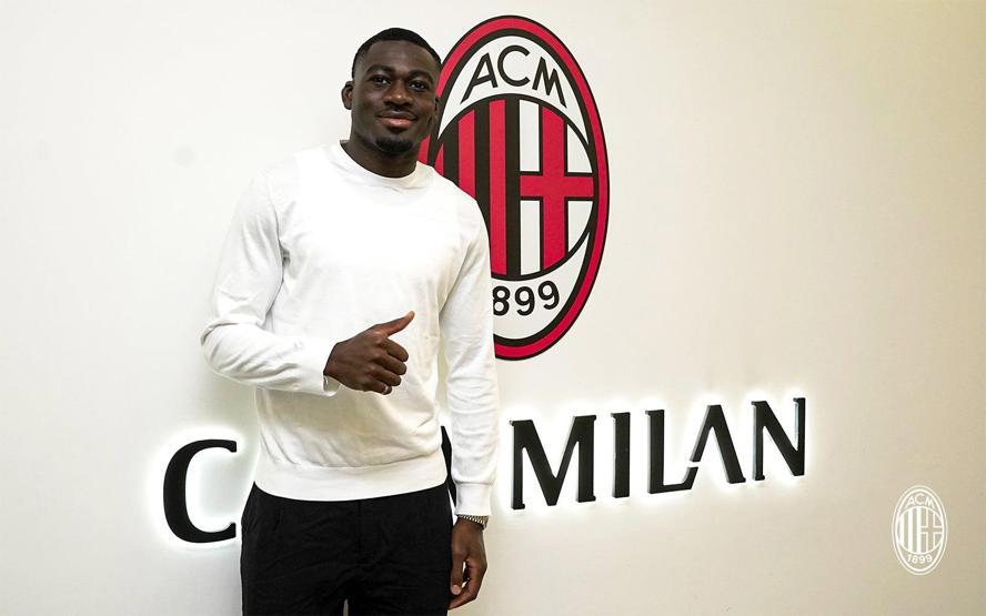 Milli yıldız Hakan Çalhanoğlu transfer cevabını verdi Galatasaraya ne dedi