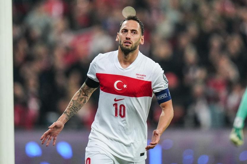 Milli yıldız Hakan Çalhanoğlu transfer cevabını verdi Galatasaraya ne dedi