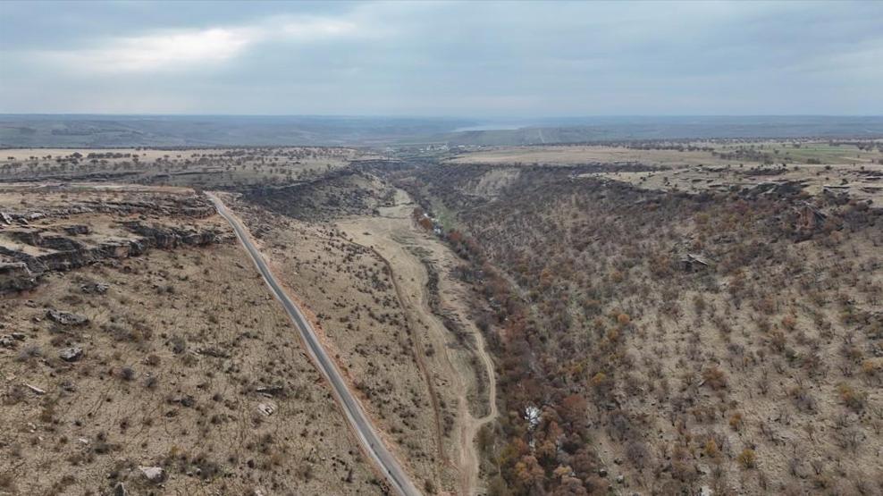 1 Milyon Yıl Önce Oluştuğu Tahmin Edilen Buzul Vadisi, Dronla Görüntülendi