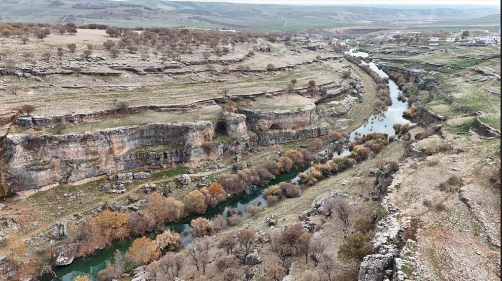 1 Milyon Yıl Önce Oluştuğu Tahmin Edilen Buzul Vadisi, Dronla Görüntülendi