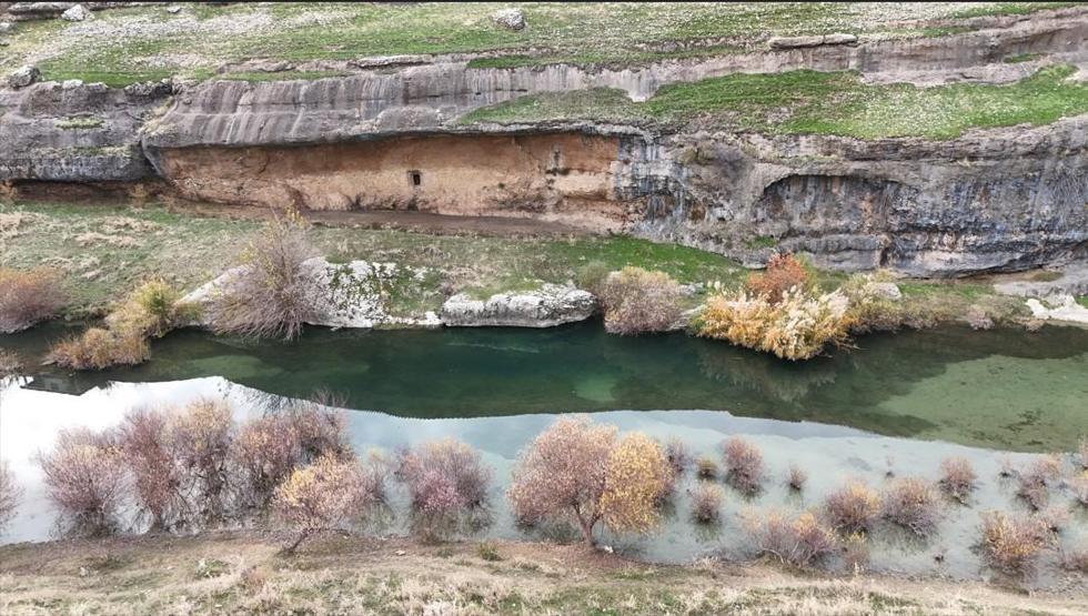 1 Milyon Yıl Önce Oluştuğu Tahmin Edilen Buzul Vadisi, Dronla Görüntülendi