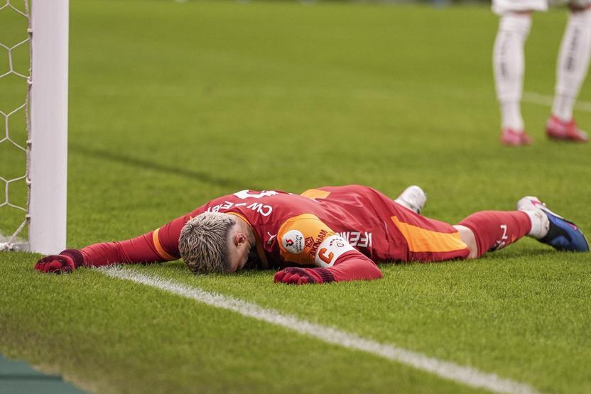 Galatasarayda Okan Buruk eleştirisi: Tüm takımın taşıdığı bir yük