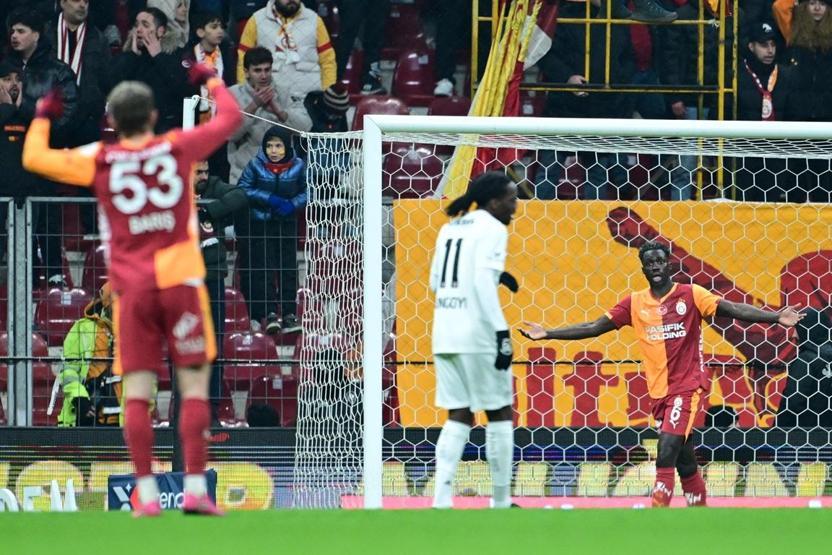 Galatasarayda Okan Buruk eleştirisi: Tüm takımın taşıdığı bir yük