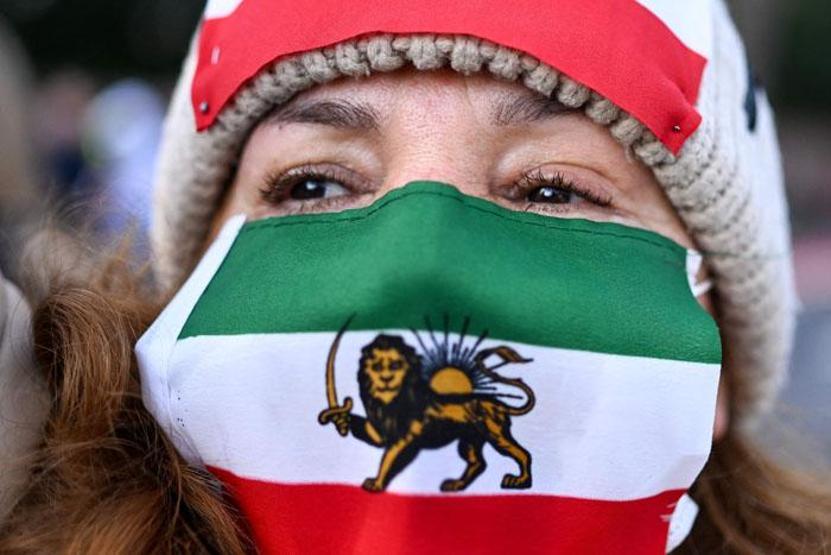 ÖZEL | 1979 öncesine dönüş mü İran protestolarının simgesine yakın mercek