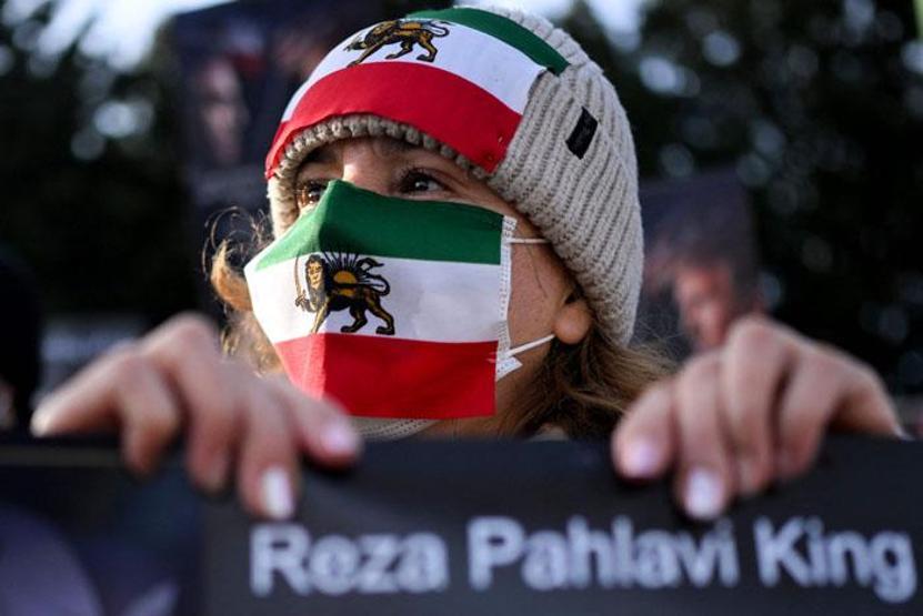 ÖZEL | 1979 öncesine dönüş mü İran protestolarının simgesine yakın mercek