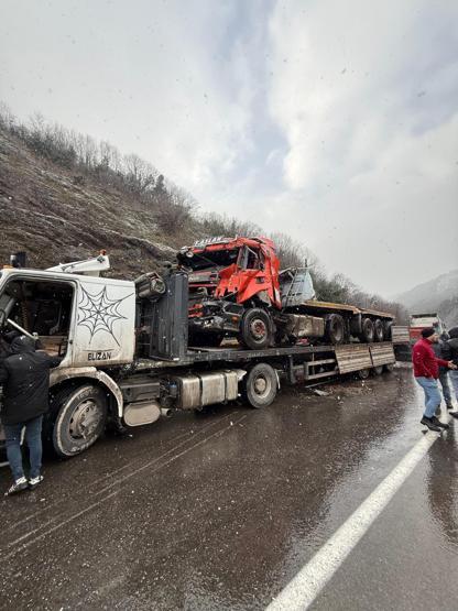 Alkollü sürücünün kullandığı TIR uçuruma devrildi