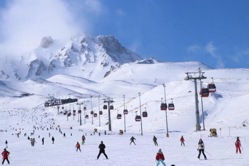 Erciyes Kayak Merkezine sömestirenin ilk hafta sonunda 250 bin ziyaretçi