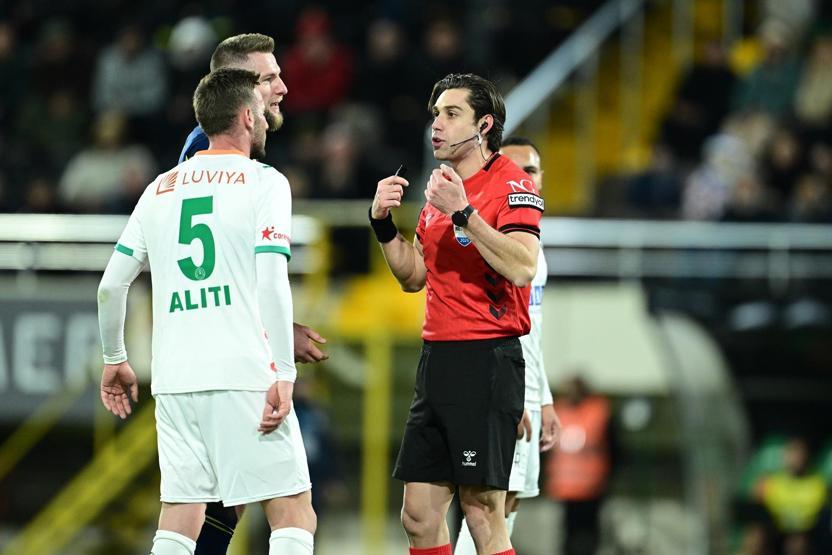 Fenerbahçede Alanyaspor maçı sonrası Tedescoya uyarı, Taliscaya övgü