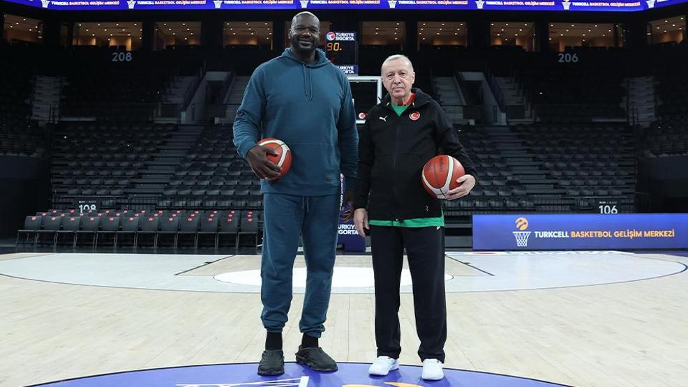 Siyasete kısa mola: Cumhurbaşkanı Erdoğan, eski NBA oyuncusu Shaquille ONeal ile basketbol oynadı