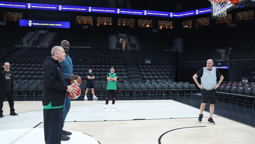 Siyasete kısa mola: Cumhurbaşkanı Erdoğan, eski NBA oyuncusu Shaquille ONeal ile basketbol oynadı