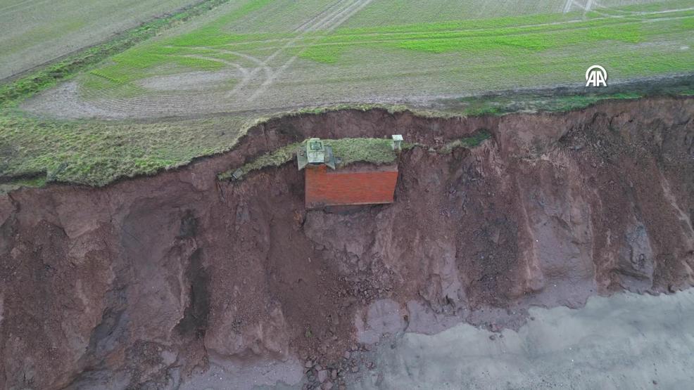 UÇURUM KENARINDA ASILI KALDI Korkutan Görüntü: Soğuk Savaş Döneminden Kalma...