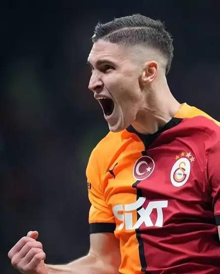 Galatasarayın yıldızı Roland Sallainin babasına bakın Gören aynı şeyi söyledi: KARİZMANIN KAYNAĞI BELLİ OLDU