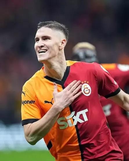 Galatasarayın yıldızı Roland Sallainin babasına bakın Gören aynı şeyi söyledi: KARİZMANIN KAYNAĞI BELLİ OLDU