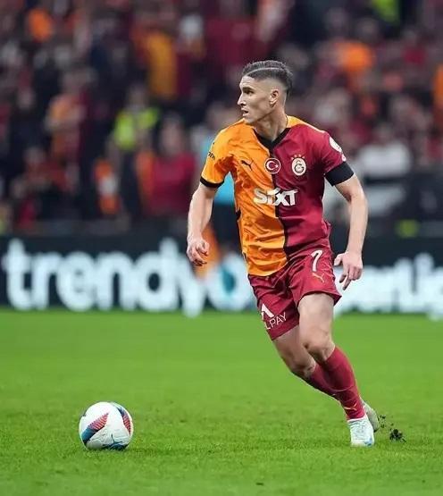 Galatasarayın yıldızı Roland Sallainin babasına bakın Gören aynı şeyi söyledi: KARİZMANIN KAYNAĞI BELLİ OLDU