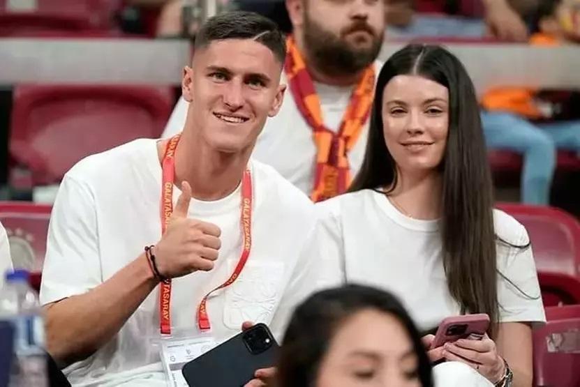 Galatasarayın yıldızı Roland Sallainin babasına bakın Gören aynı şeyi söyledi: KARİZMANIN KAYNAĞI BELLİ OLDU