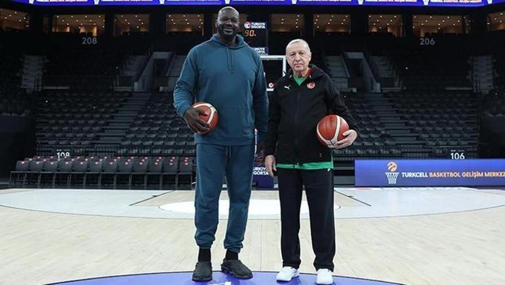 Renkli görüntüler... Cumhurbaşkanı Erdoğanın, Shaquille ONeal ile basketbol görüntüleri paylaşıldı