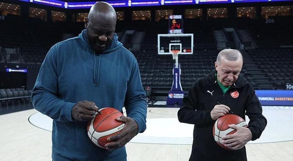 Renkli görüntüler... Cumhurbaşkanı Erdoğanın, Shaquille ONeal ile basketbol görüntüleri paylaşıldı