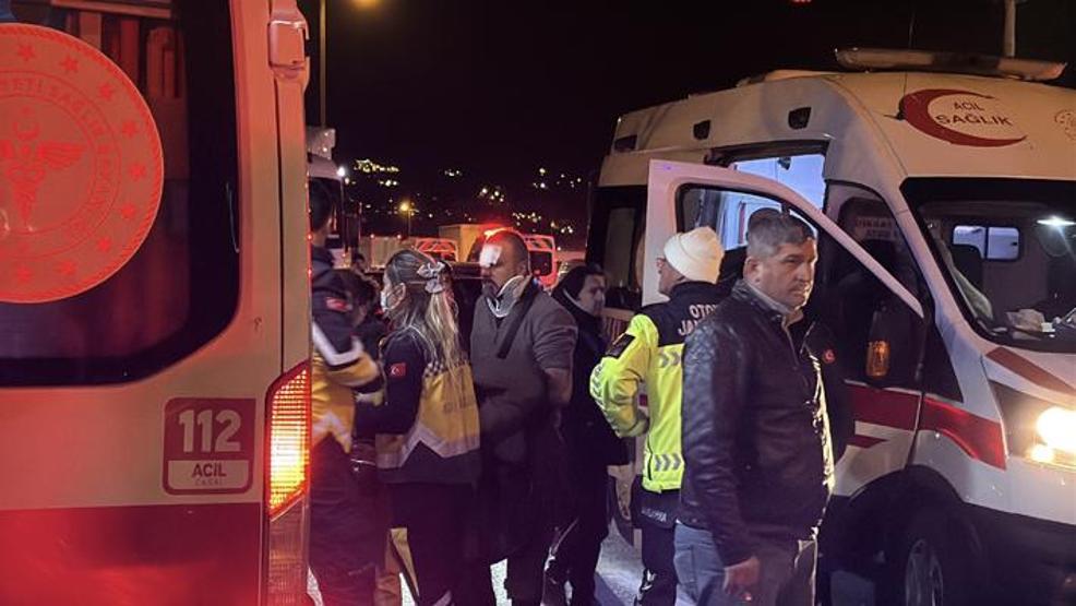Sakarya TEM Otoyolunda feci kaza: 1 ölü, 19 yaralı