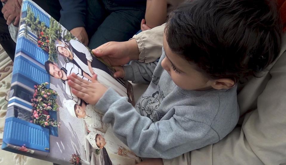 Yangın söndü acı dinmedi: 3 işitme engelli çocuk babasız kaldı