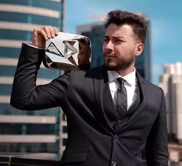 Enes Batur’dan Yeni Hamle Hayranları Beklemede