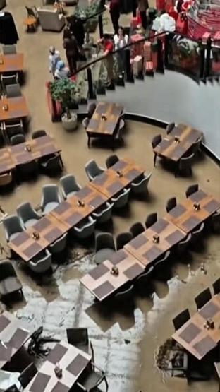 İzmir ve Aydında sağanak: Araçlar sele kapıldı | Otel lobisini su bastı | 1 kişi dereye düştü