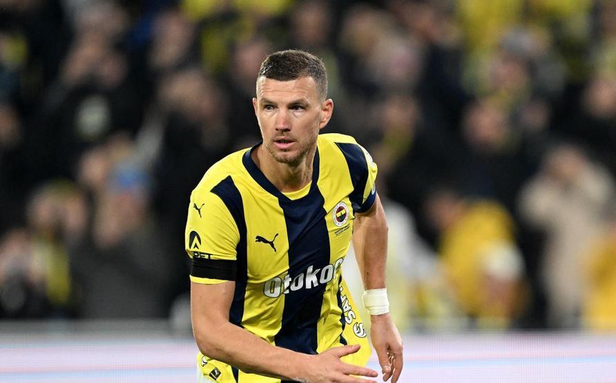 Fenerbahçe’nin eski golcüsü Edin Dzeko, imzayı attı